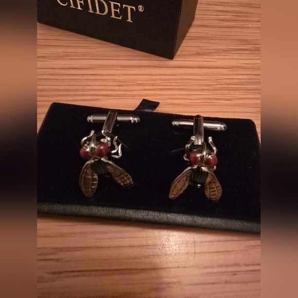 Fly Cufflinks - Picture 3 of 8